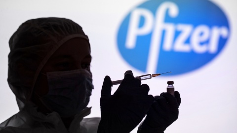 Dworczyk: dotarła kolejna partia szczepionek firmy Pfizer, prawdopodobnie połowę mniej