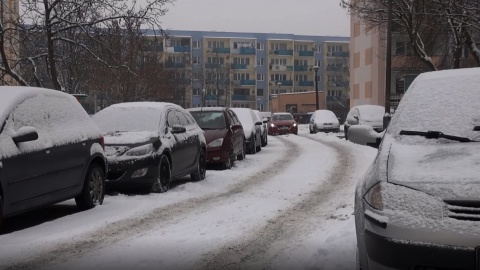 Mróz i śnieg na północy ślisko niemal w całym kraju - ostrzega IMGW [wideo]
