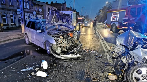 Wypadek na ul. Fordońskiej w Bydgoszczy. Dwie osoby w szpitalu