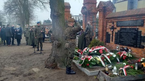 Uroczystości ku czci Żołnierzy Wyklętych na cmentarzu przy Kcyńskiej [wideo, zdjęcia]