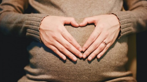 Dla kobiet w ciąży bardzo ważna jest położna - choćby online