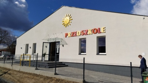 Część obostrzeń nadal obowiązuje, ale dzieci już w żłobkach i przedszkolach