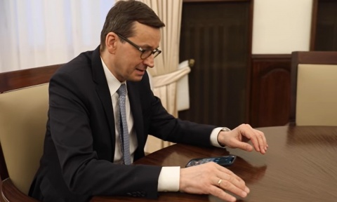 Premier Morawiecki zarejestrował się na szczepienie AstraZeneką. Jego żona też