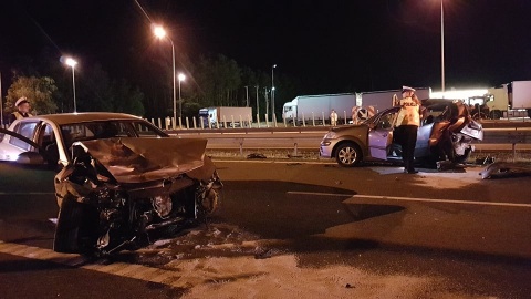 Nocny wypadek na S10 koło Zielonki pod Bydgoszczą. Najechanie [zdjęcia]