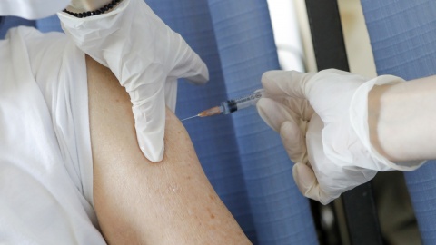 Wykonano 26,5 mln szczepień przeciw COVID-19, zaszczepionych niemal 12 mln osób