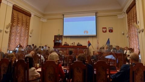 Sesja bydgoskiej Rady Miasta i gorące tematy: absolutorium, spalarnia, MZK i medale