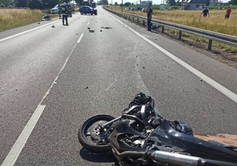 Motocyklista zderzył się z hondą. 27-letni mężczyzna zginął na miejscu
