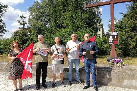 Żaden naród nie zapomina ludobójstwa. Znicze pod krzyżem wołyńskim