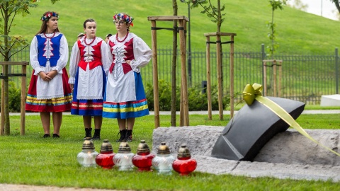 W Toruniu w Parku Pamięci odsłonięto pomnik - instalację poświęconą mieszkańcom wsi