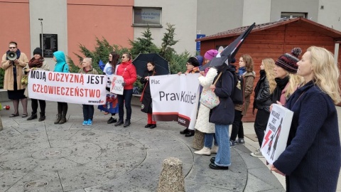 Bydgoski Strajk Kobiet protestował na placu przy ul. Gdańskiej 10