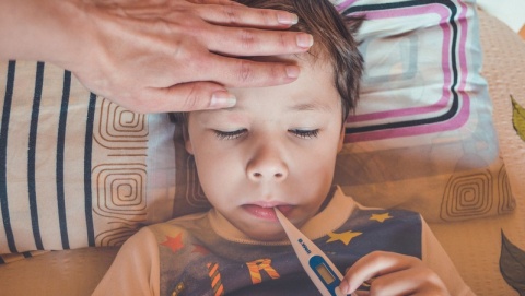 Rodzice z Torunia niepokoją się o nocną opiekę pediatryczną. Szpital wyjaśnia...