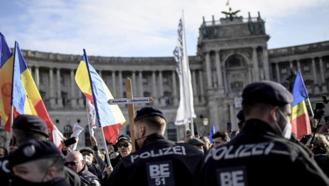 Ogólnokrajowy lockdown w Austrii. I obowiązkowe szczepienia przeciw COVID