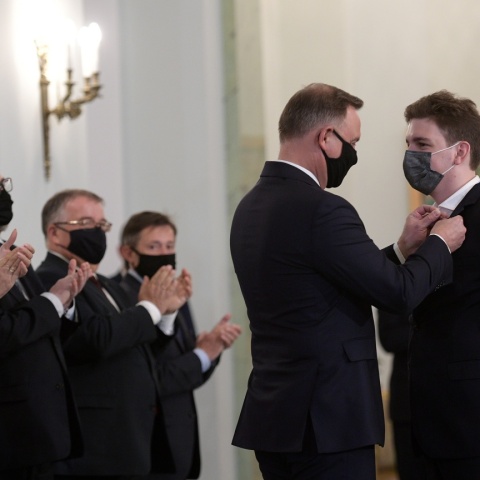 Prezydent odznaczył arcymistrza Jana-Krzysztofa Dudę Złotym Krzyżem Zasługi