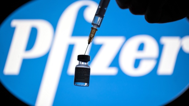 KE: dodatkowe 10 mln dawek szczepionki BioNTech-Pfizer w II kwartale