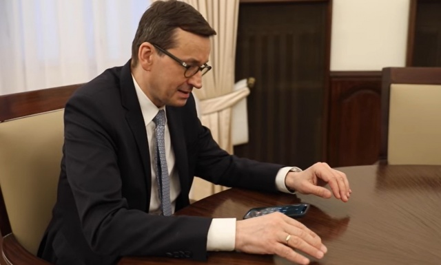 Premier Morawiecki zarejestrował się na szczepienie AstraZeneką. Jego żona też
