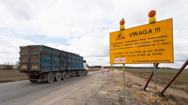 Remontują drogę koło Lipna. Skorzystają kierowcy i rowerzyści [zdjęcia]