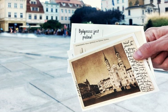 Każdy może zaprosić do Bydgoszczy Ratusz przygotował kartki ze znaczkami