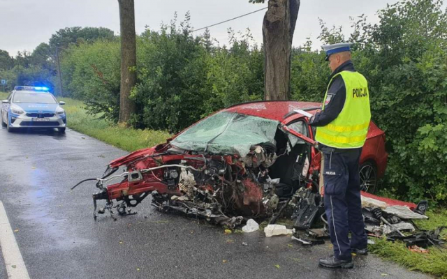 Śmierć w Belnie - kierowca stracił panowanie nad autem i uderzył w drzewa