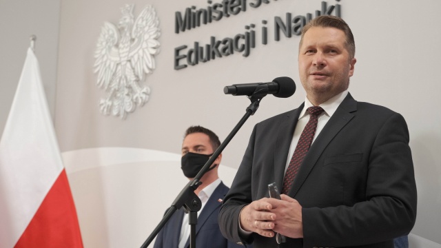 Minister edukacji: od 1 września stacjonarna nauka w szkołach