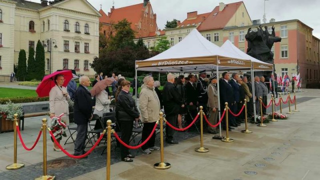 17 września - 82. rocznica agresji ZSSR na Polskę oraz Dzień Sybiraka [zdjęcia]