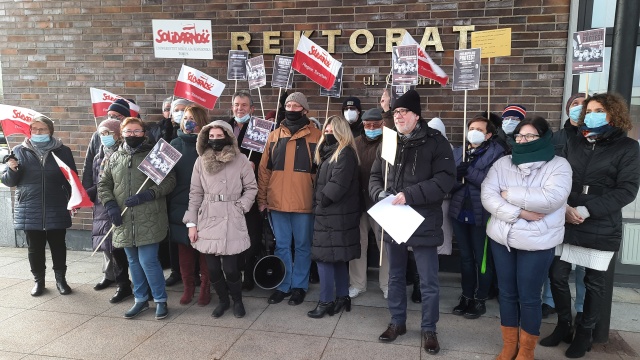 UMK dołącza do protestu: Na uniwersytecie nie zarabia się kokosów