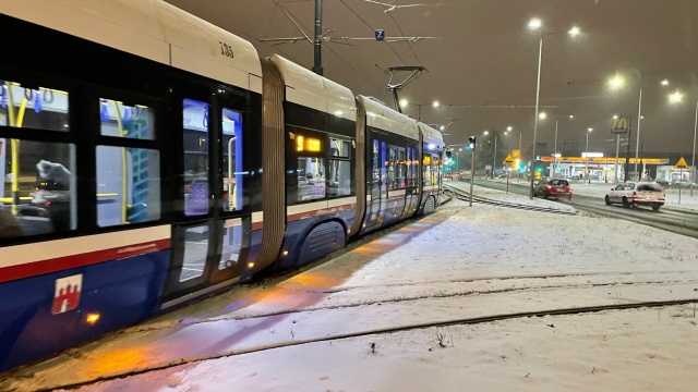 Autobusy i tramwaje w okresie świątecznym: jak kursują w regionie [przewodnik]