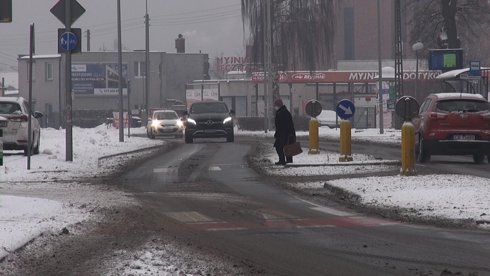 Trudne warunki na drogach i uliczkach osiedlowych. (jw)