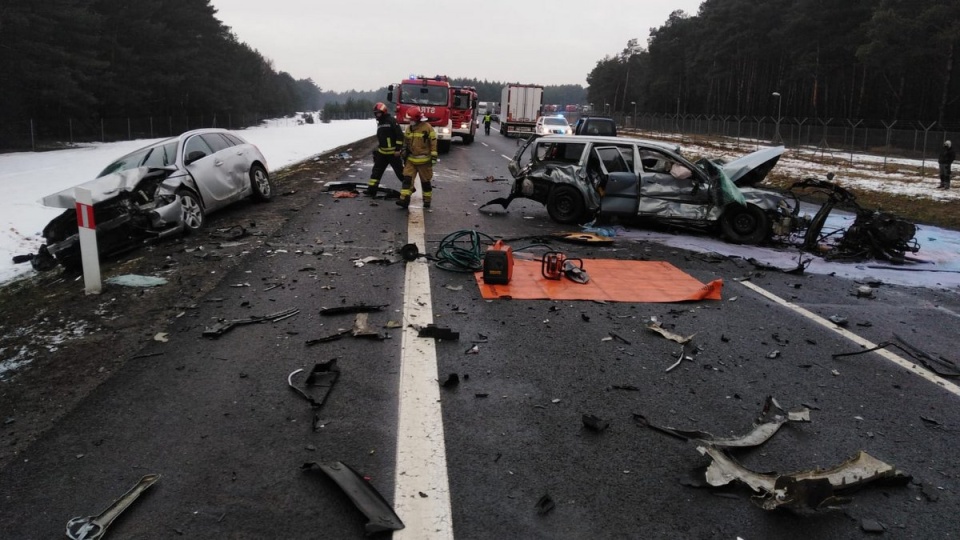 Wypadek na S-10, jedna osoba nie żyje, cztery ranne/fot. materiały policji