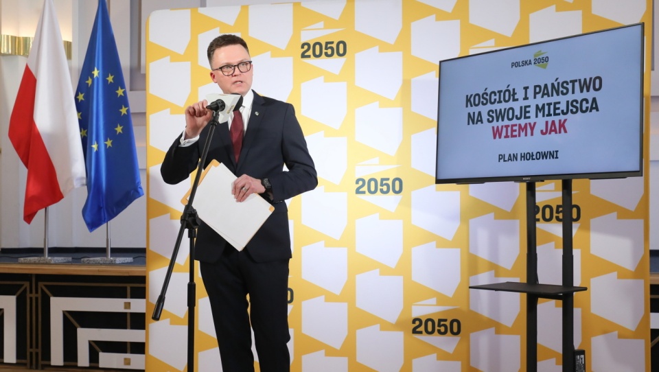 Lider Ruchu Polska 2050 podczas konferencji prasowej w Warszawie. Fot. PAP/Paweł Supernak