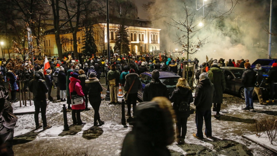 Uczestnicy protestu przeciwko zaostrzeniu prawa aborcyjnego w Warszawie. Fot. PAP/Rafał Guz