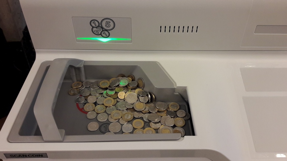 Bilonomat - w oddziale Narodowego Banku Polskiego można wymienić monety na banknoty./ fot. Tatiana Adonis
