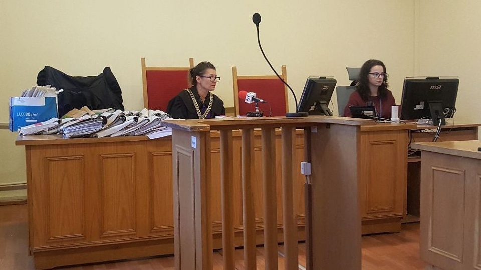 Raz już usłyszeli wyroki skazujące, teraz ich sprawa rusza od nowa. W Sądzie Rejonowym w Toruniu rozpoczął się ponowny proces szefa i pracowników firmy pożyczkowej, w tym byłych policjantów, którzy mieli uporczywie nękać swoich klientów. Fot. Archiwum