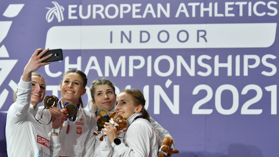 Polki od lewej: Małgorzata Hołub-Kowalik, Nalia Kaczmarek, Kornelia Lesiewicz i Aleksandra Gaworska zdobyły brązowy medal w finale sztafety 4x400m kobiet na lekkoatletycznych halowych mistrzostwach Europy w Toruniu. PAP/Adam Warżawa