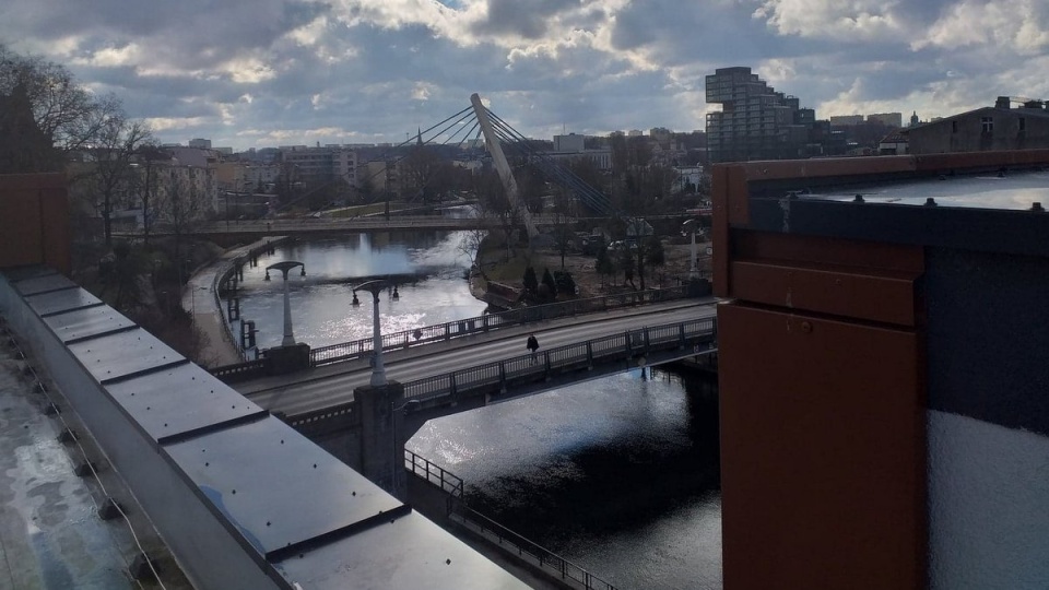 Instalacja fotowoltaiczna zamontowana została na dachu budynku nowej pływalni Astoria w Bydgoszczy/fot. Katarzyna Bogucka