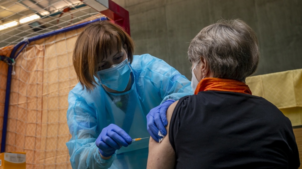 Sytuacja pandemiczna w Czechach ustabilizowała się, choć liczba zakażeń koronawirusem nie zmniejsza się tak szybko jak oczekiwano - oznajmił minister zdrowia Jan Blatny. Fot. PAP/EPA