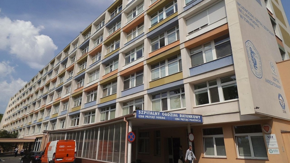Dyrekcja Wojewódzkiego Szpitala Zespolonego w Toruniu apeluje do ozdrowieńców i osób już zaszczepionych, w tym studentów medycyny, o pomoc w opiece nad pacjentami covidowymi. Fot. Wikipedia