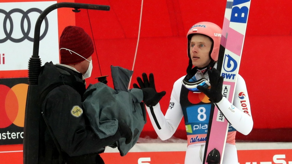 Polak Dawid Kubacki podczas jedynej serii konkursu drużynowego zawodów Pucharu Świata w skokach narciarskich, na mamucim obiekcie w słoweńskiej Planicy. PAP/Grzegorz Momot