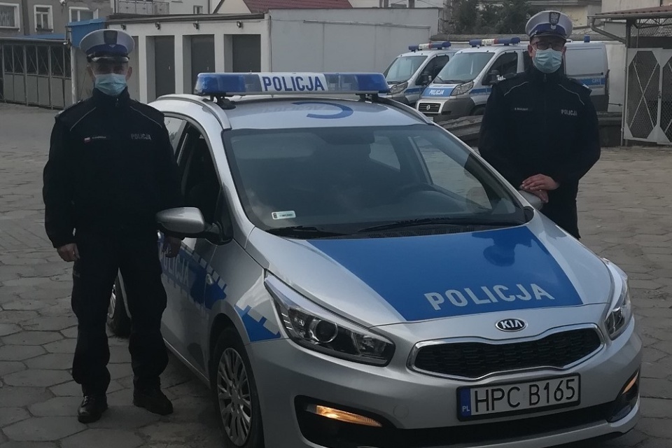 Policjanci pilotowali ojca z chorym synem w drodze do szpitala/fot. materiały policji