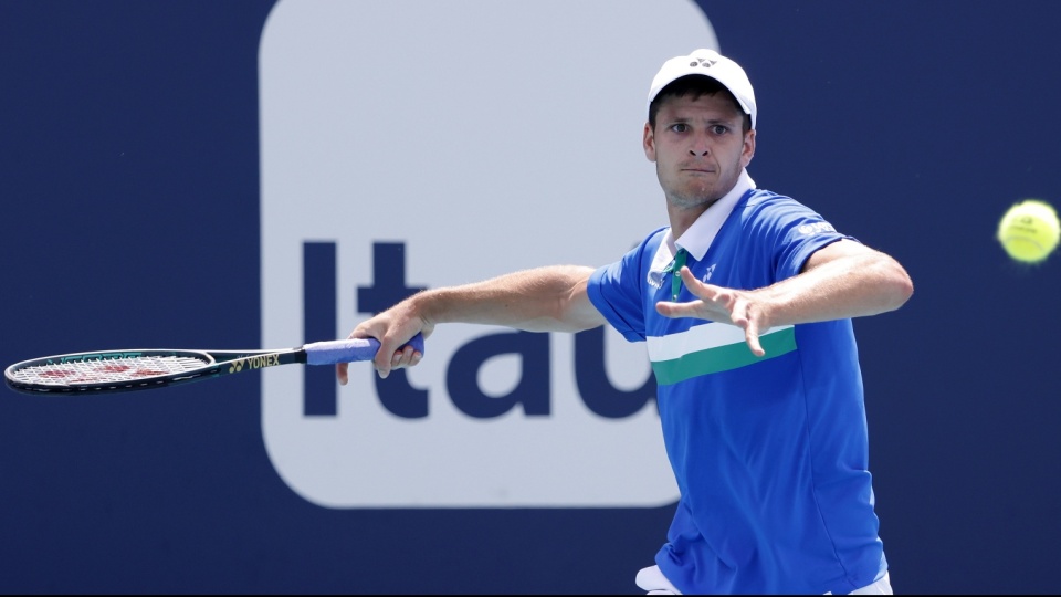 hubert Hurkacz w czasie wygranego finału turnieju ATP w Miami. EPA/RHONA WISE Dostawca: PAP/EPA.