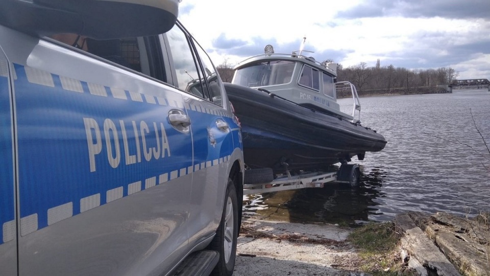 Bydgoscy „wodniacy” rozpoczęli sezon i zwodowali na Brdzie policyjną łódź motorową/fot. materiały policji