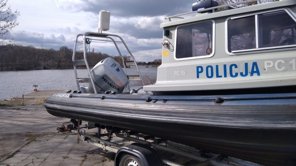 Bydgoscy „wodniacy” rozpoczęli sezon i zwodowali na Brdzie policyjną łódź motorową/fot. materiały policji