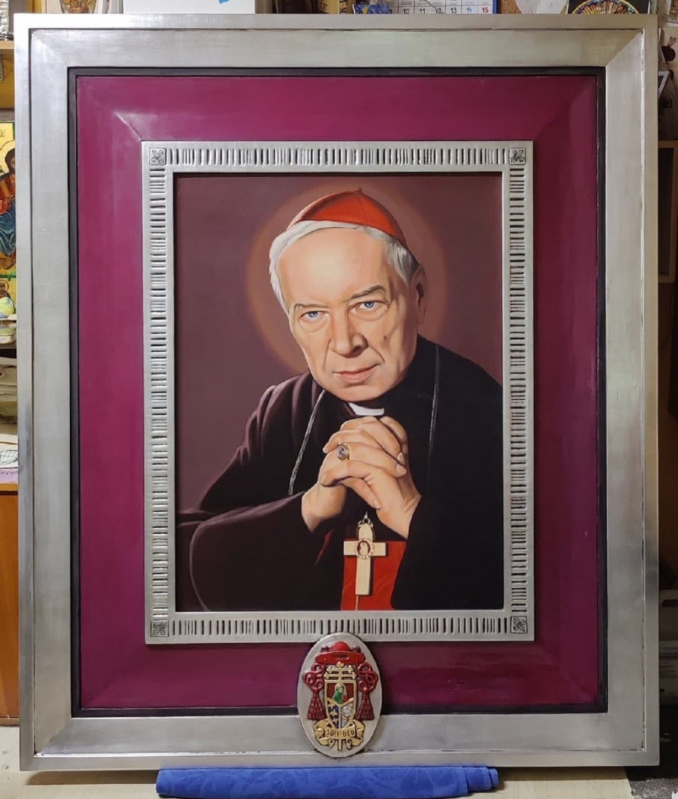 Obraz przedstawiający kardynała Stefana Wyszyńskiego, prymasa Polski w latach 1948-81, został umieszczony w poniedziałek w bydgoskiej katedrze/fot. nadesłane