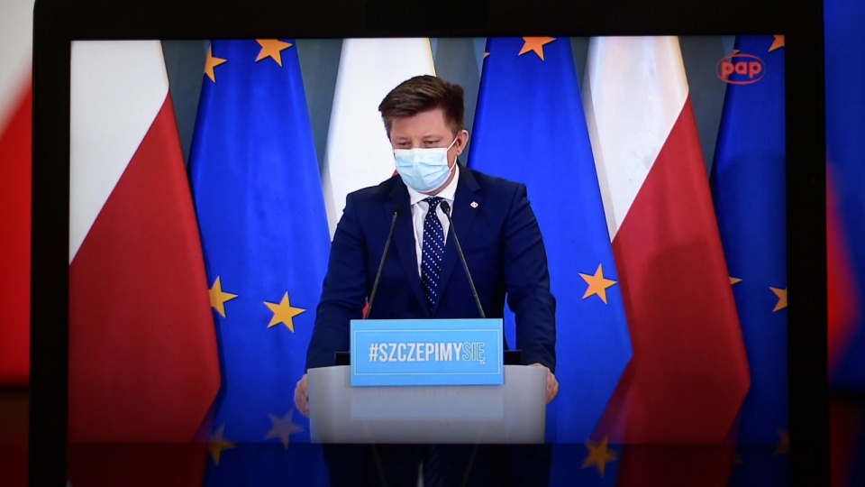 Dworczyk w poniedziałek, na konferencji prasowej został zapytany, o możliwe przesunięcie terminów uruchomienia samorządowych punktów szczepień w związku z opóźnieniami w dostawach szczepionek do Polski. Fot. PAP/Marcin Obara