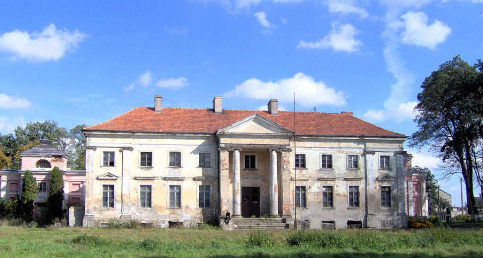 Pałac w Nawrze/fot. margoz, Wikipedia