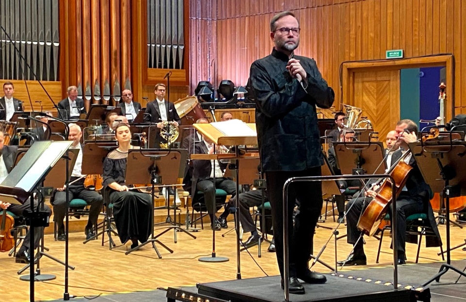 Krzysztof Herdzin nagrywa kolejny program muzyczno-edukacyjny w Filharmonii Pomorskiej, zatytułowany „Krzysztof Herdzin About Orchestra" /fot. Magda Jasińska