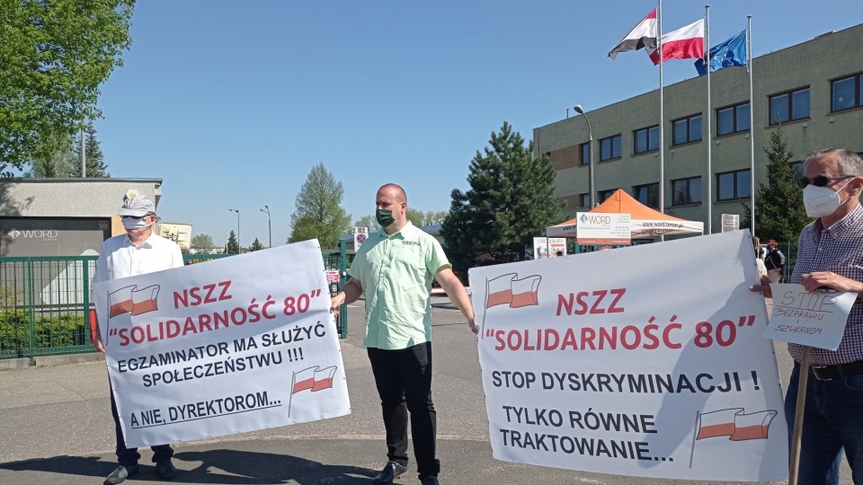 Protest związkowców Wojewódzkiego Ośrodka Ruchu Drogowego w Toruniu. Fot. Katarzyna Prętkowska