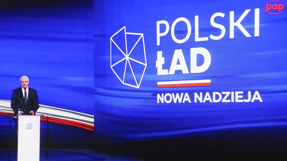 Wicepremier, minister rozwoju, pracy i technologii, lider Porozumienia Jarosław Gowin przemawia podczas prezentacji programu Prawa i Sprawiedliwości „Polski Ład”. Fot. PAP/Leszek Szymański