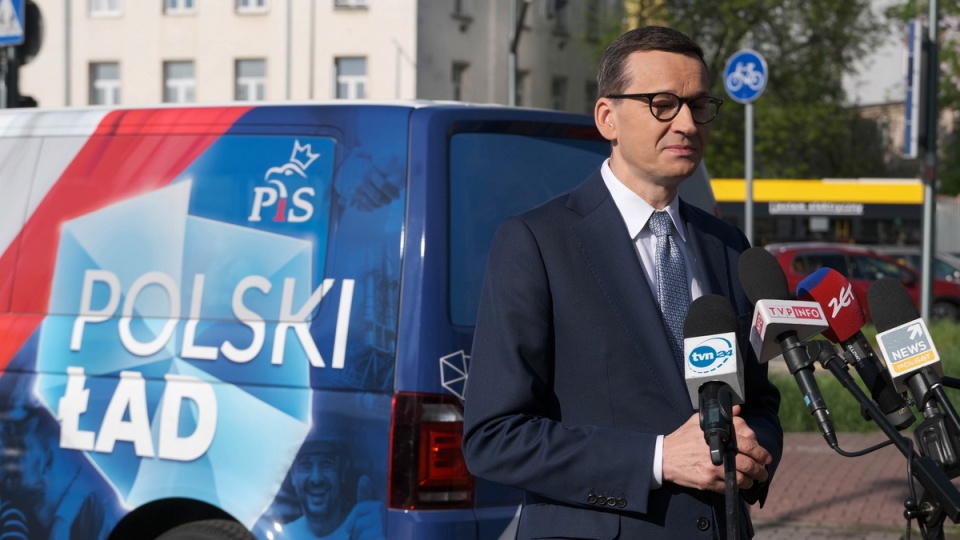 Premier Mateusz Morawiecki podczas konferencji prasowej na ulicy Nowogrodzkiej w Warszawie/fot. Mateusz Marek, PAP