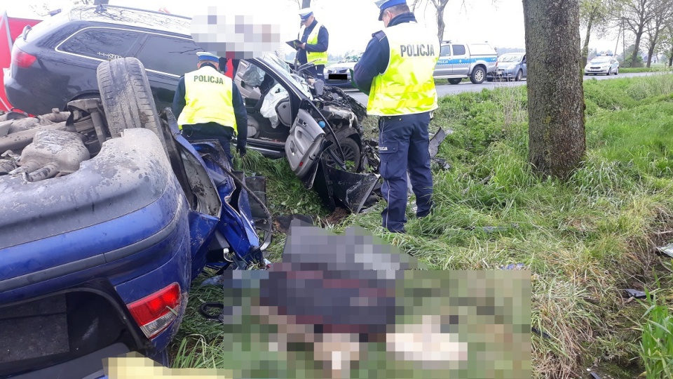 Kierowcy pojazdów biorących udział w zdarzeniu ponieśli śmierć na miejscu/fot. materiały policji