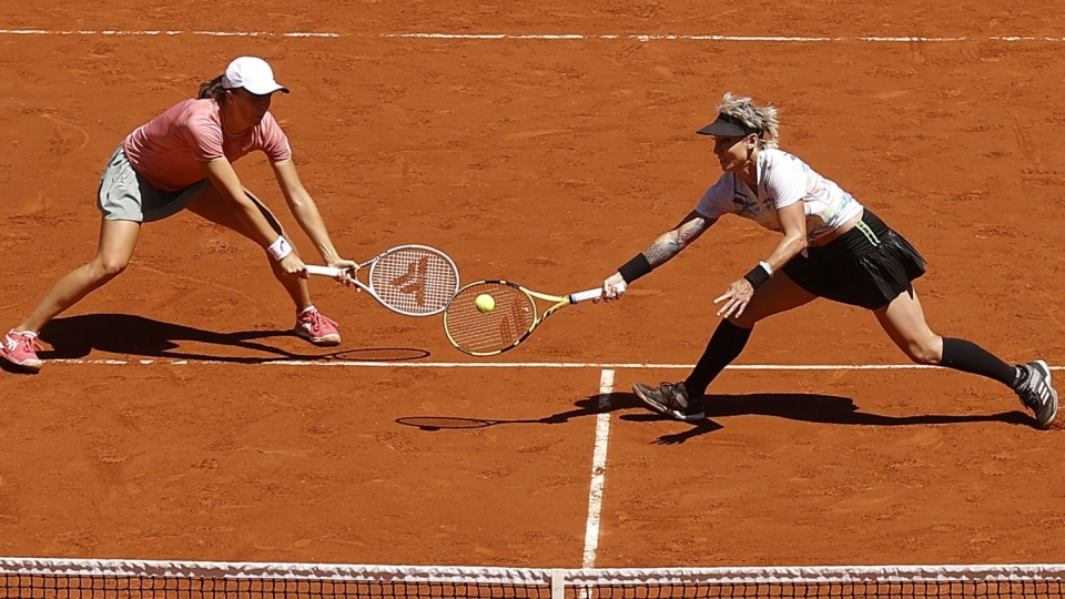Iga Świątek i Bethanie Mattek-Sands przegrały w finale French Open 2021 z czeską parą Barbora Krejcikova, Katerina Siniakova. EPA/IAN LANGSDON Dostawca: PAP/EPA.
